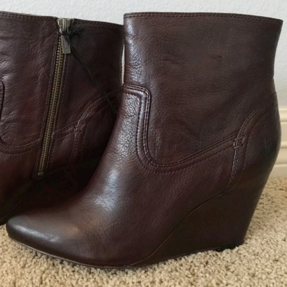 FRYE WEDGE REGINA BOOTIES LIKE NEW