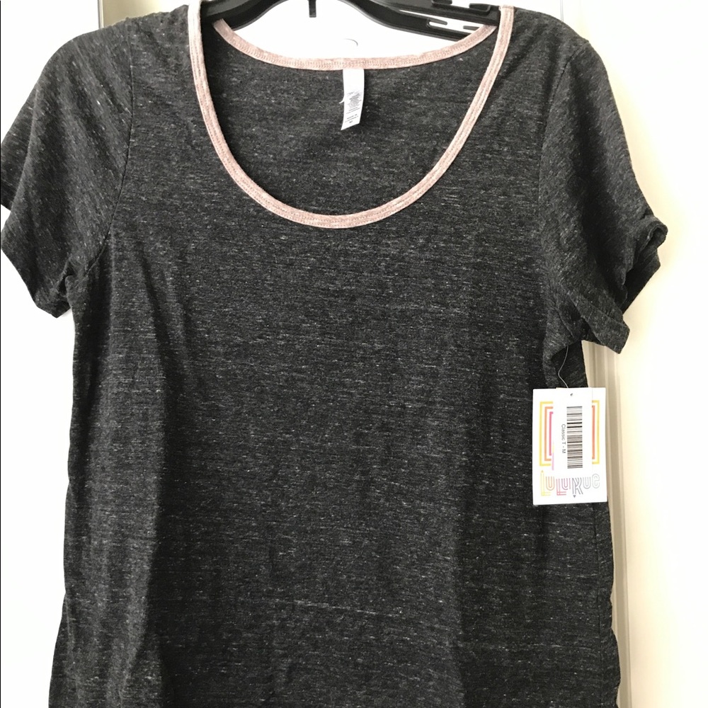 Lularoe medium classic tee