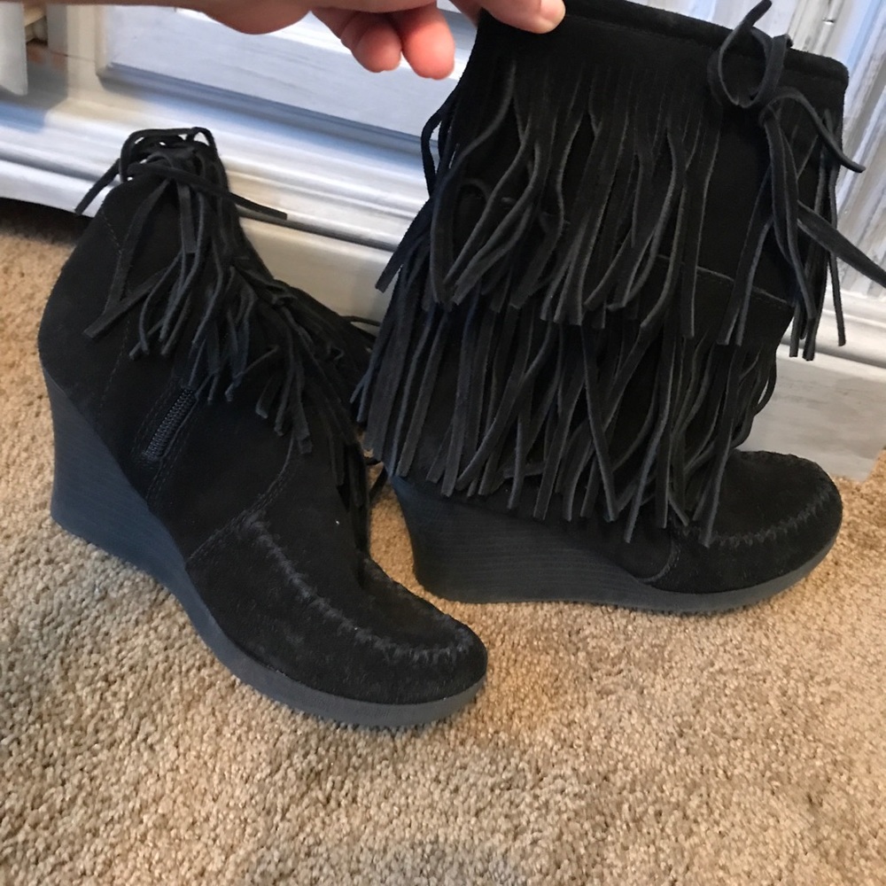Minnetonka suede black fringe boots