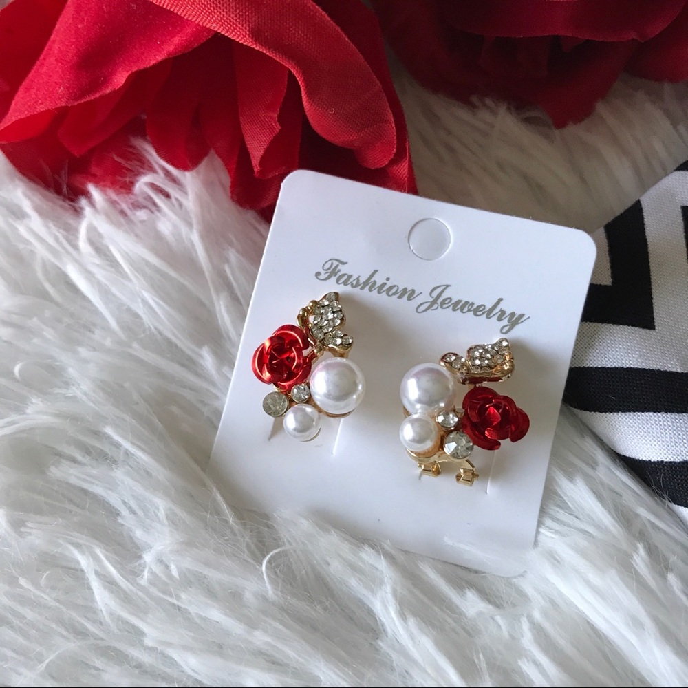 ❣️New! Sparkle and Pearl Studs❤️
