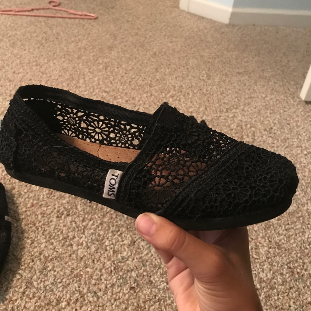 Black lace TOMS