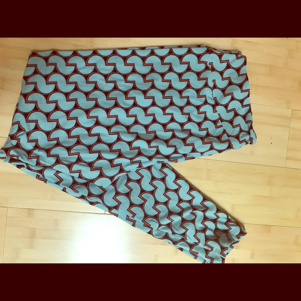 Tall and Curvy LulaRoe Leggings.