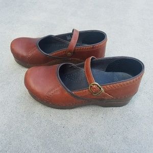 Dansko Marcelle in oiled red size 38/8