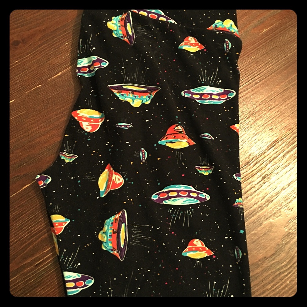 TC spaceship Lularoe leggings