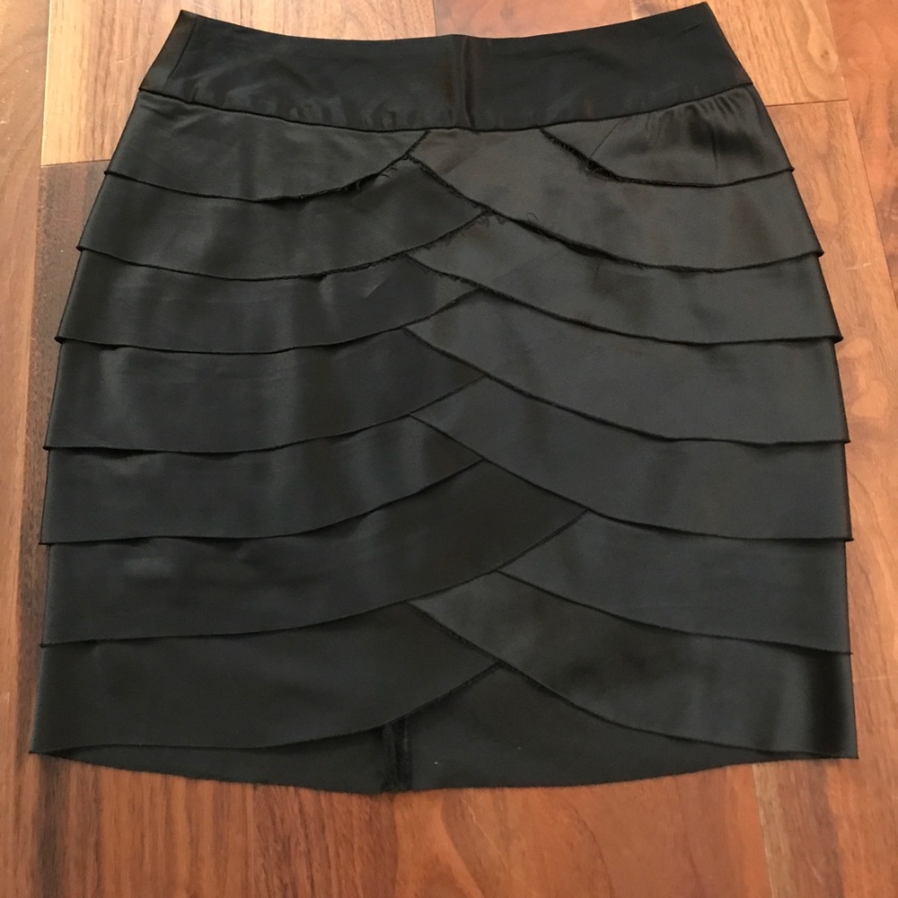 Scalloped edge layered black skirt
