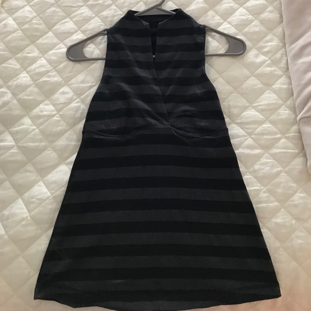 Black striped lululemon top