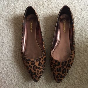 Pointed toed leopard flats