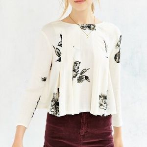 Kimchi Blue Floral Popover Top!
