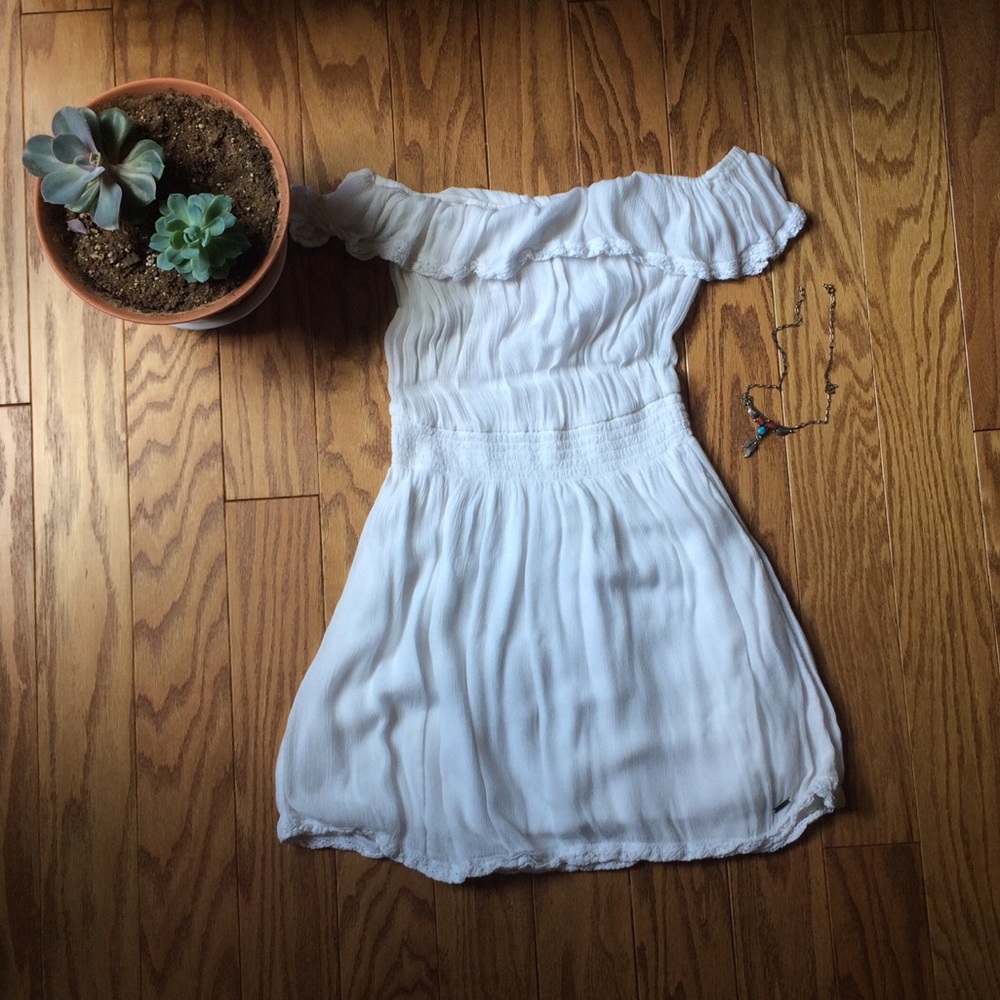 ✨Hollister Boho Off The Shoulder White Mini Dress✨
