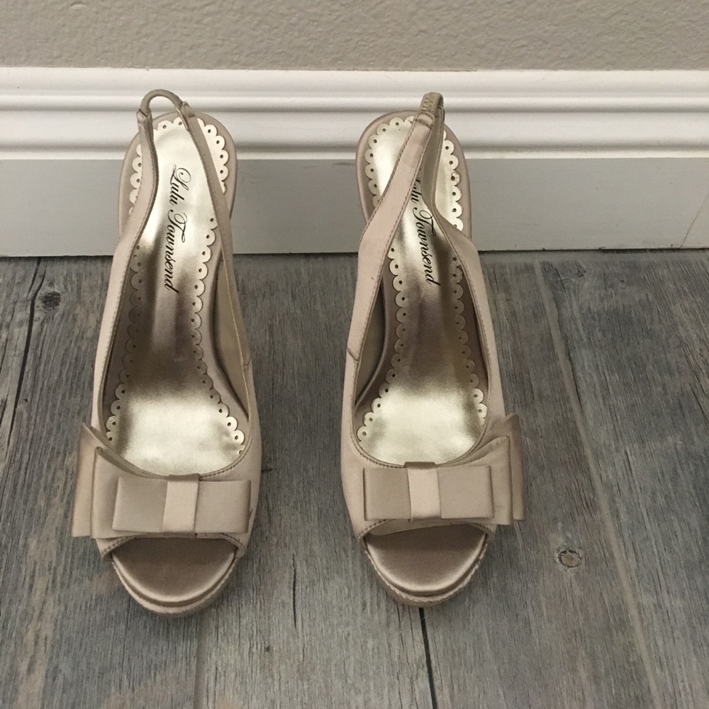 Lulu Townsend gold heels