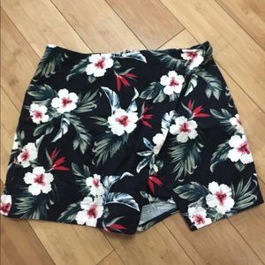 HOLLISTER SKORT SIZE SMALL