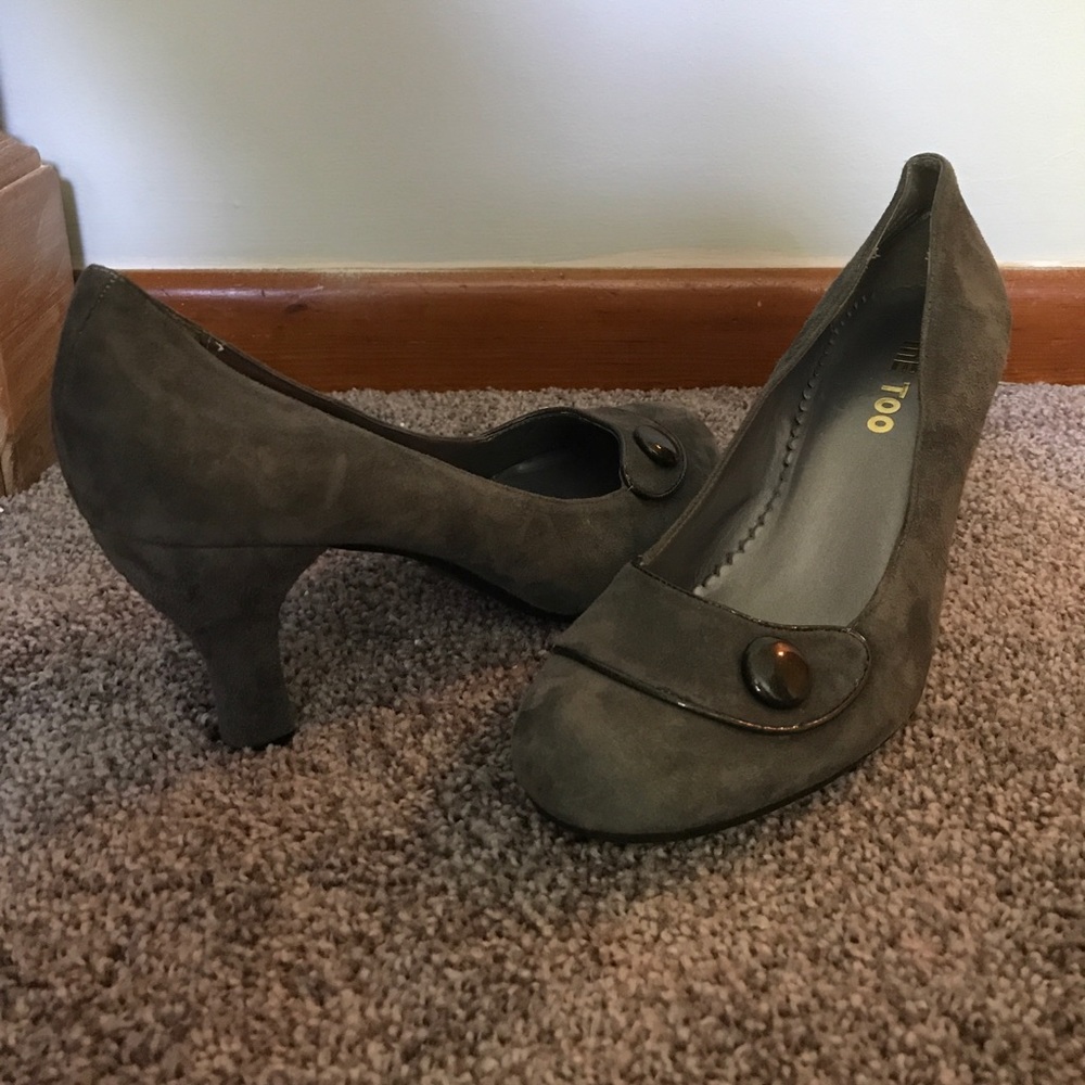 Me Too size 9 gray heels