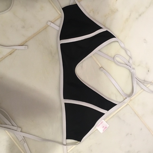 Black and white double strap bikini top - Picture 1 of 2