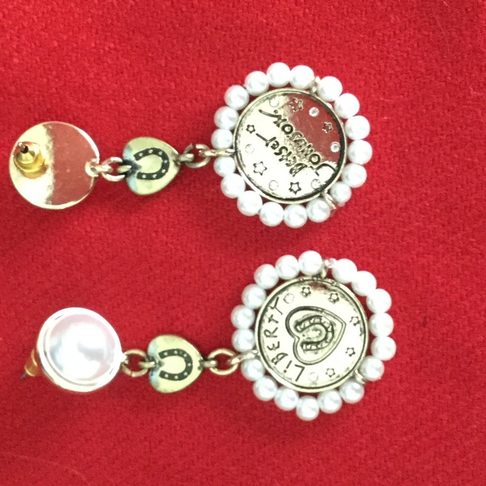 🌺only today $18🌺Betsey Johnson earrings - Picture 3 of 3