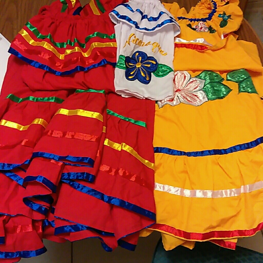 Set of 2 handmade skirts and 3 tops Nicaragua.