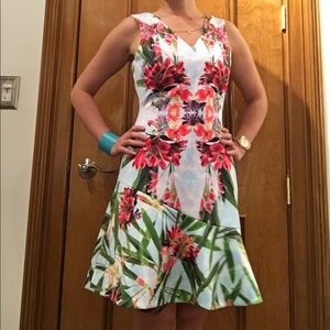 Karen Millen floral print dress size 6 NWT