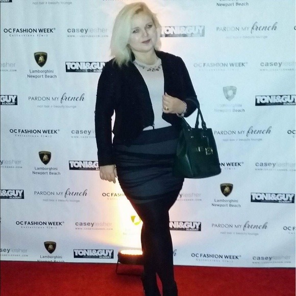 Meet your Posher, Kay - Picture 2 of 3