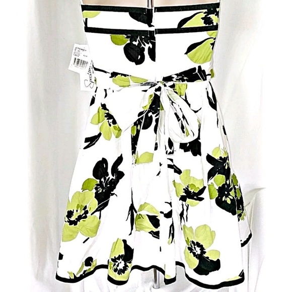 ☀️3 for $20☀️NWT Strapless Dress - Picture 2 of 2