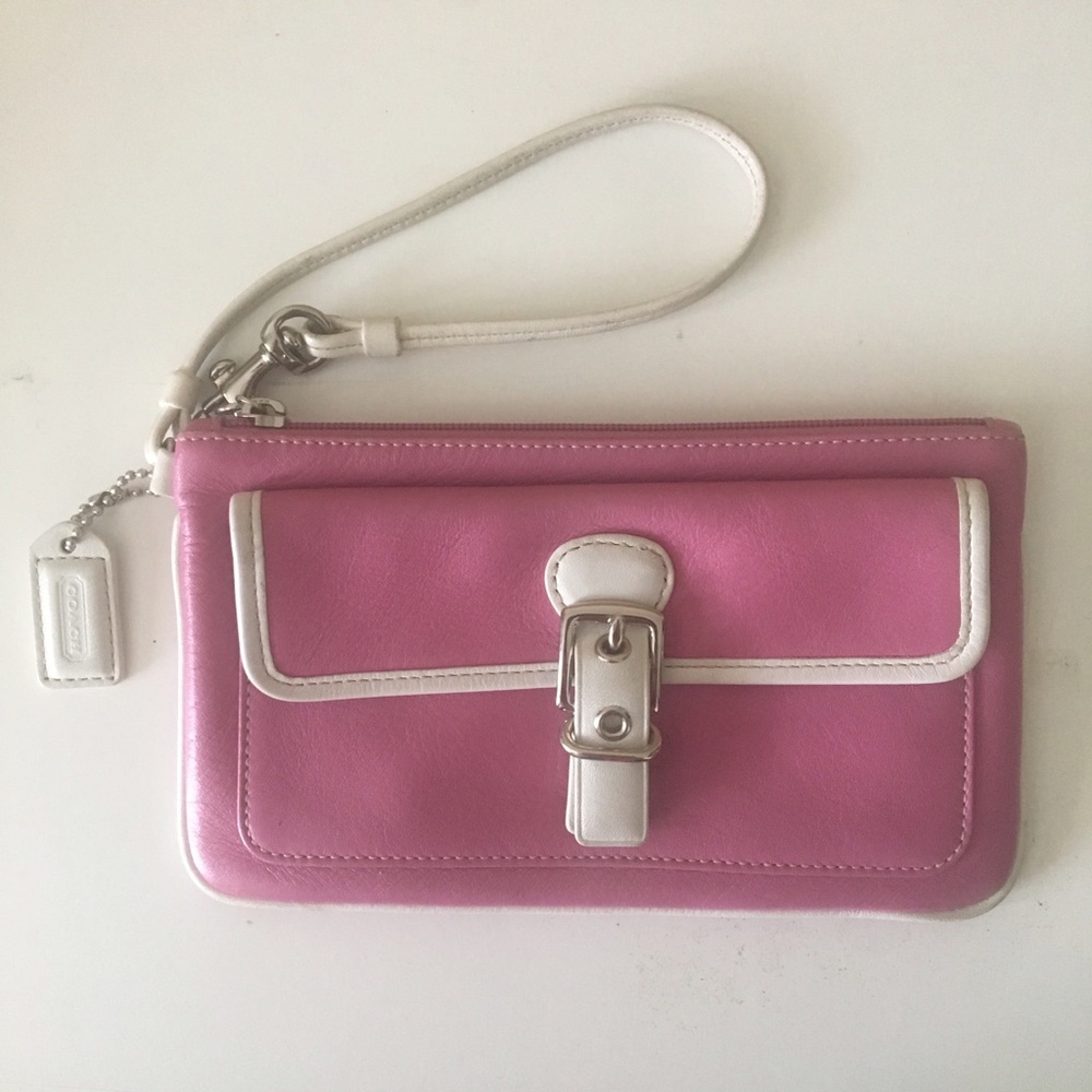 ✨Coach Wristlet✨Leather