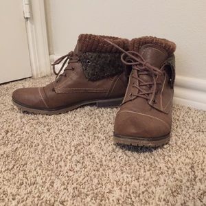 Combat boots