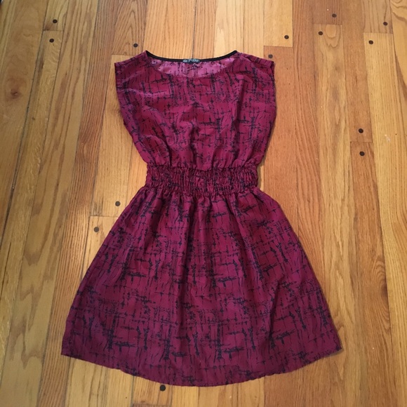 Maroon patterned dress - Picture 1 of 1