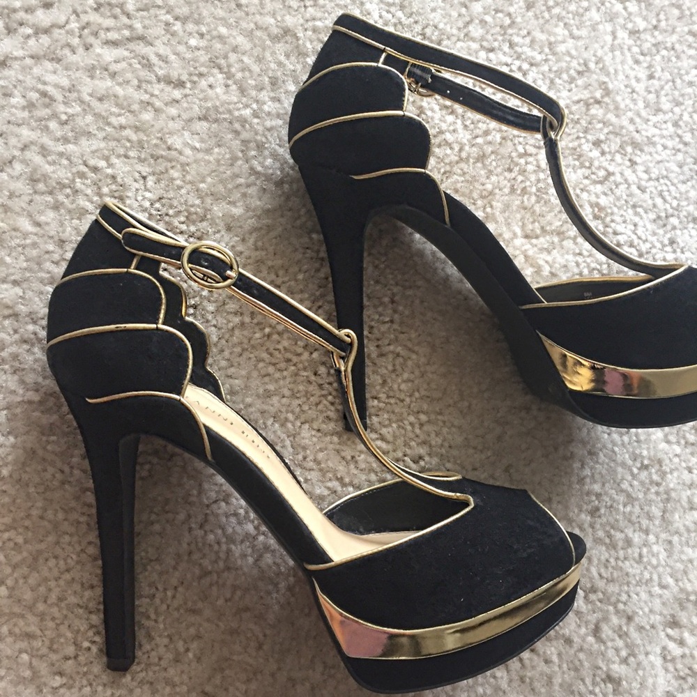 Gianni Bini black/gold T-strap heel size 8M