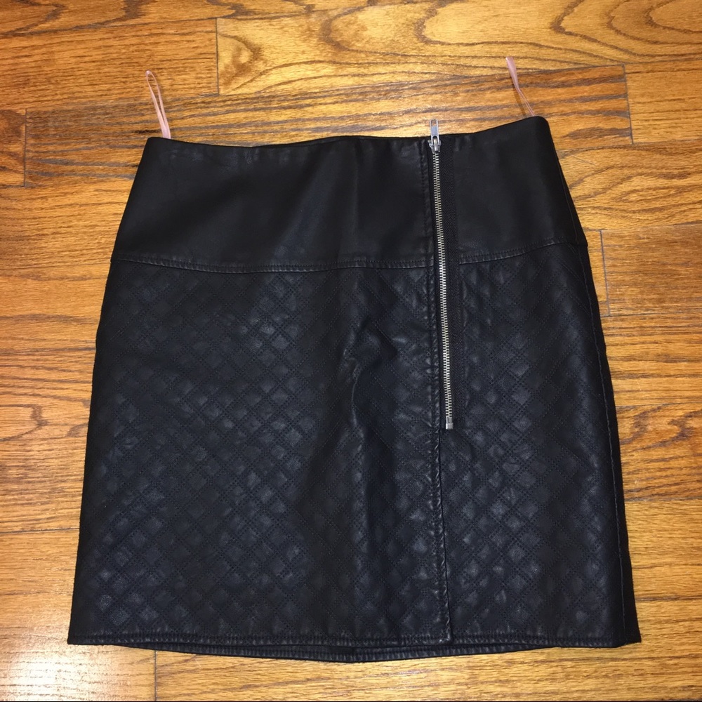 Forever 21 black quilted leather skirt zip NWT