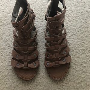 gladiator sandal size 10