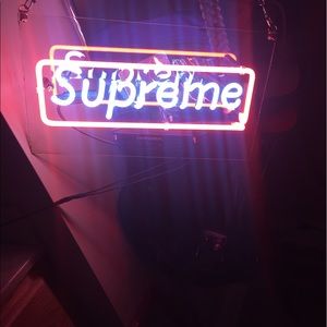 Supreme sign