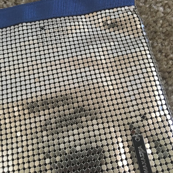 New BCBG $128 Mesh Silver Blue Clutch Purse - Picture 7 of 7