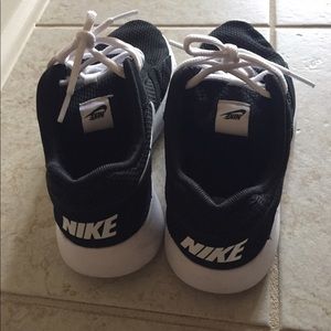 Nike running shoes/ sneakers