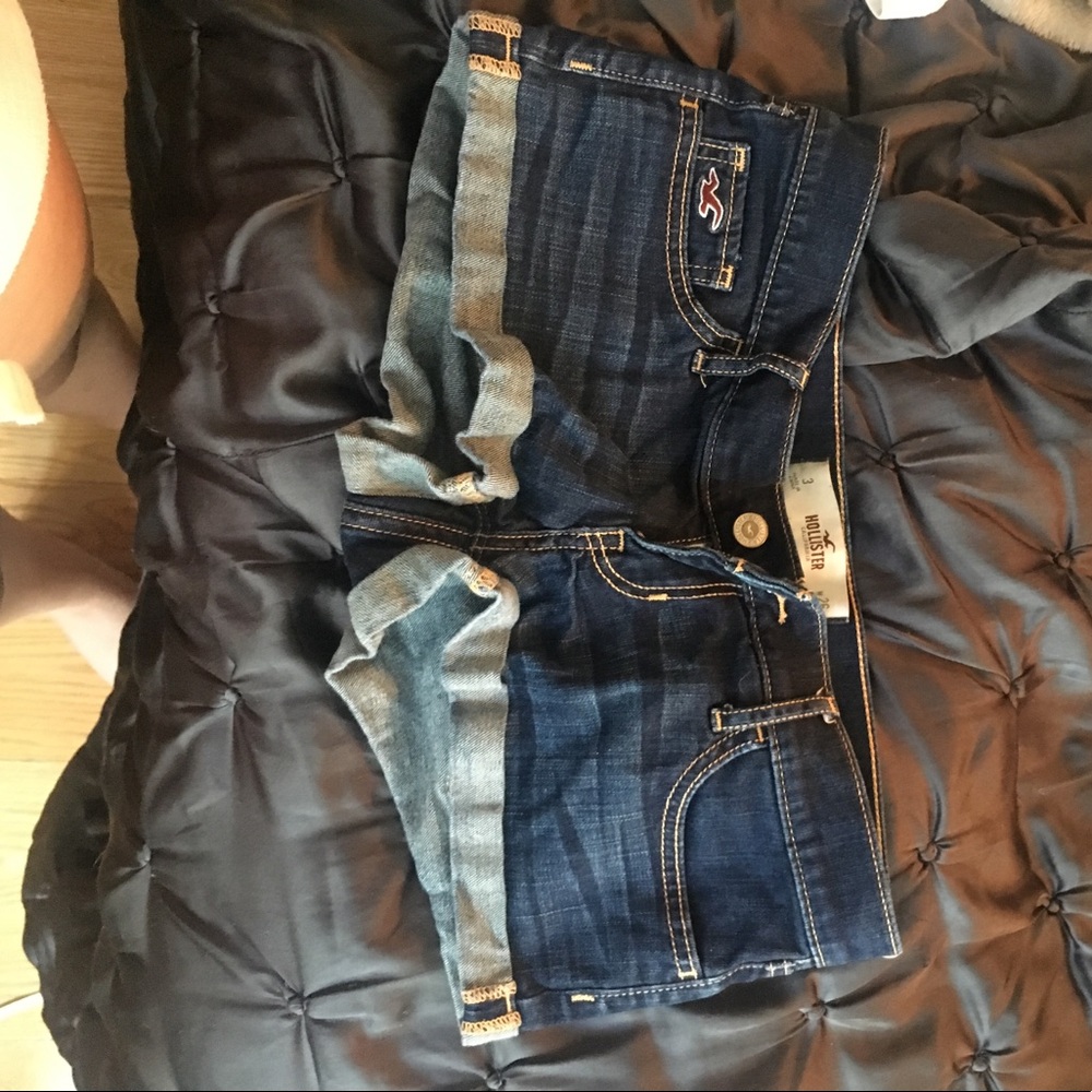 Low-rise hollister shorts!