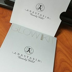 Anastasia Beverly Hills GLEAM Glow Kit