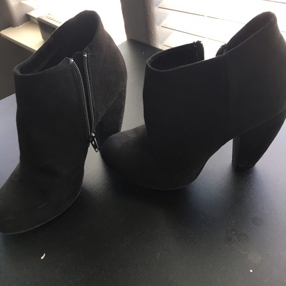 Heeled Black ankle booties