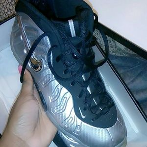 Black and Sliver foams