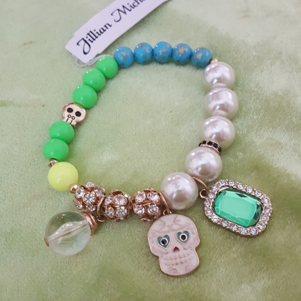 Stretch to fit beaded/charm bracelet w skull