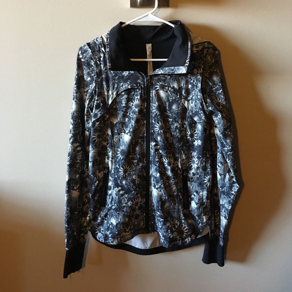 Lululemon lightweight jacket size 4