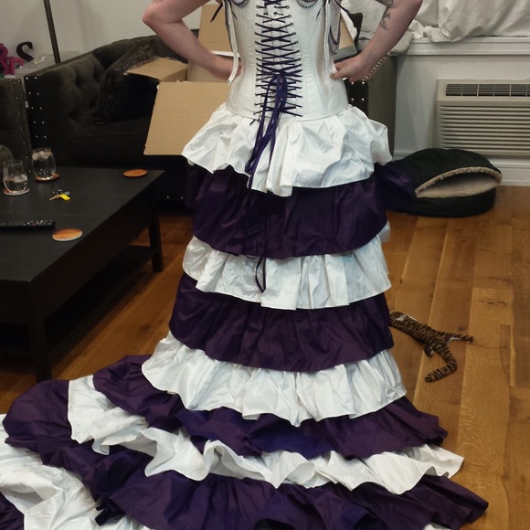 Never been worn wedding Dress.