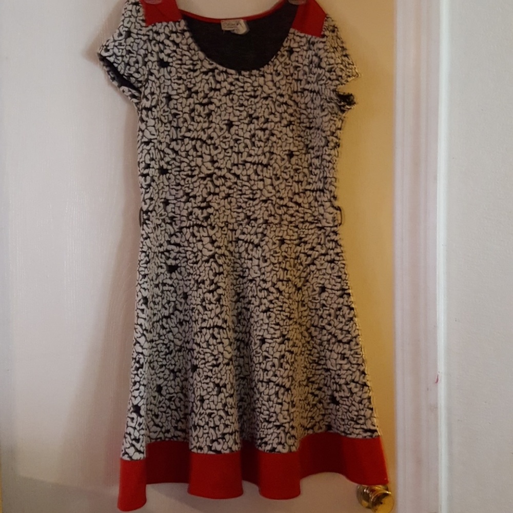 black nwite dress