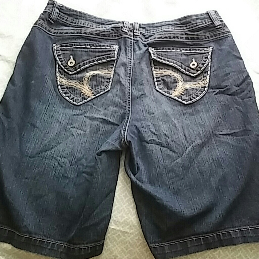 Cato knee length shorts