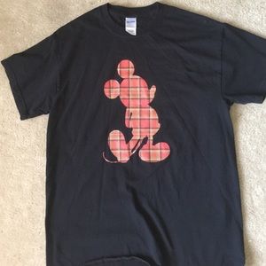 *5/$25* Screen pressed Christmas Mickey shirt