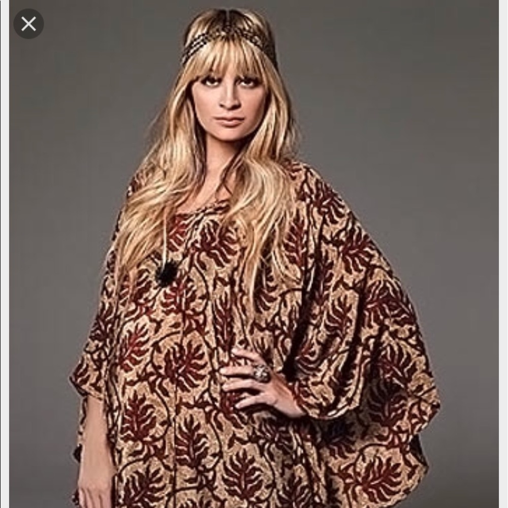 Nicole Richie for A Pea in the Pod Maternity Tunic