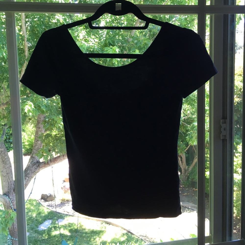 ❗️Adorable swoop necklace black bp shirt❗️