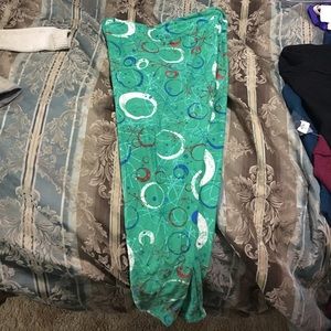 LulaRoe tall & curvy fun design pants!