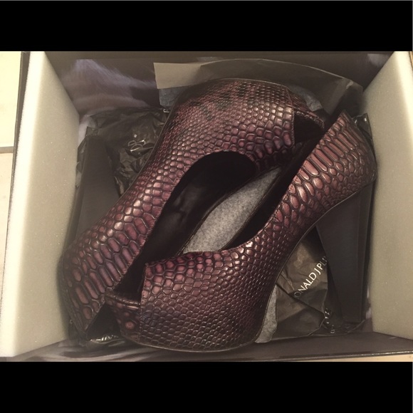 Designer Donald J Pliner Python 🐍 Heels - Picture 4 of 6