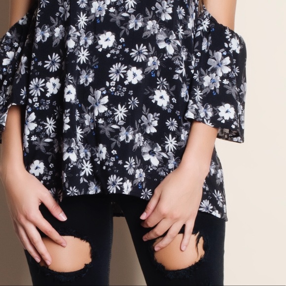 Cold Shoulder Floral Top - Picture 4 of 4
