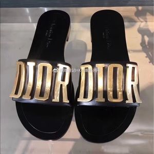 Cute slides/ slippers