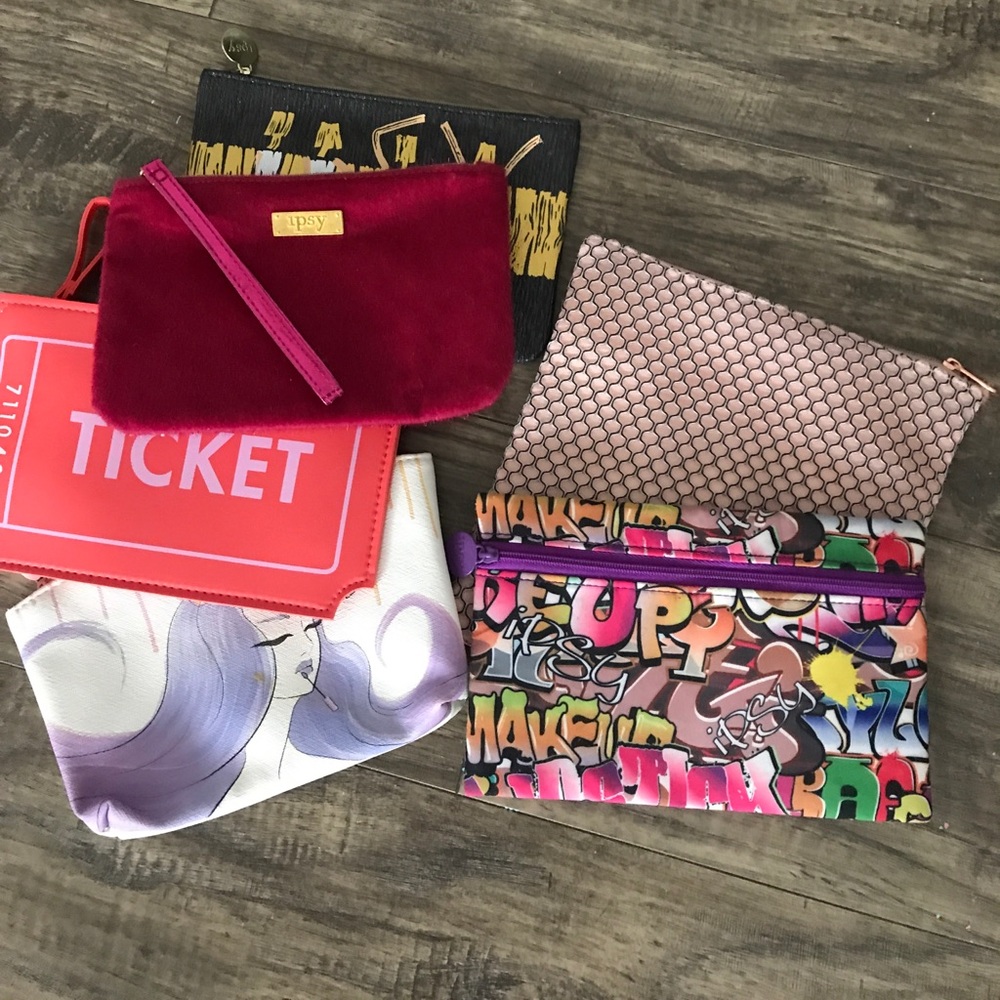 Hand bag w/zippers!! Great for pocket books!!