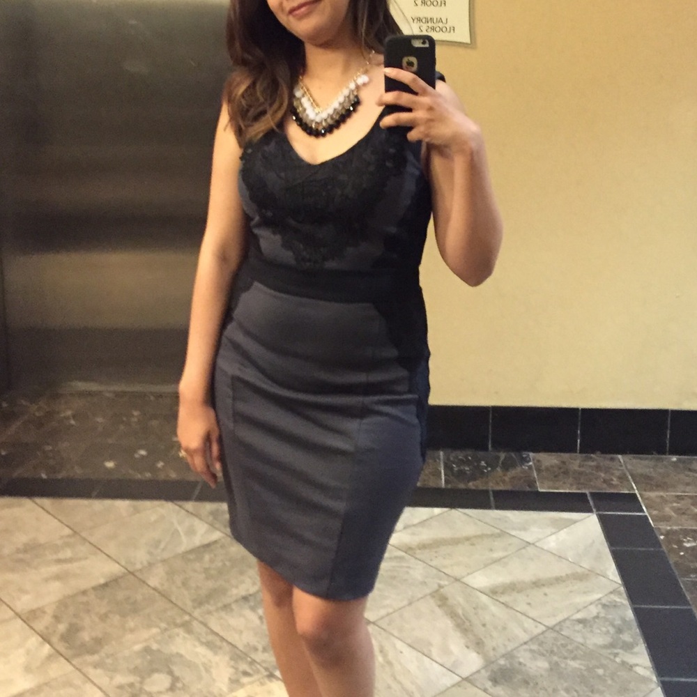 Elegant bodycon dress with lace detail