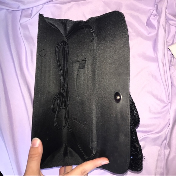 Black clutch with sequin bow tie. - Picture 3 of 3